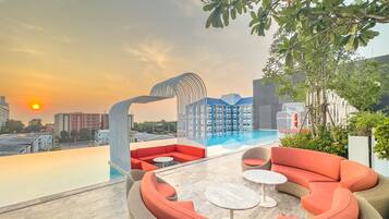 Outdoor pool, pool loungers