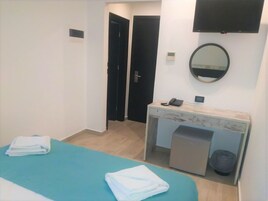 Espacio para trabajar con un portátil y sistema de insonorización