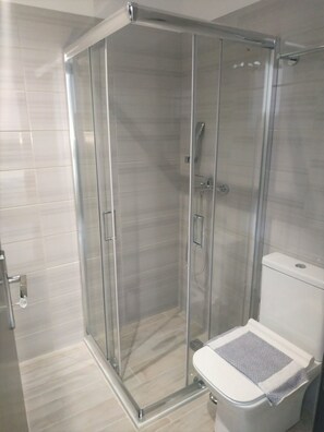 Bathroom shower - Evita Asty (Athens)