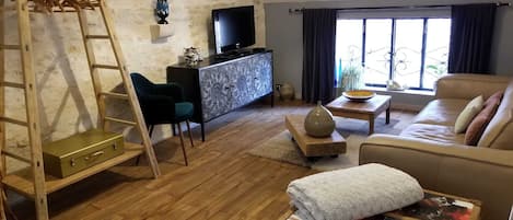 2 Schlafzimmer, Schreibtisch, Bügeleisen/Bügelbrett, Reisekinderbett