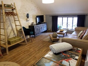 Smart TV, books - L'autre Bout de Toit (Meursault)