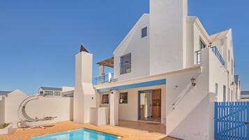 House (4 Bedrooms) | Front of property