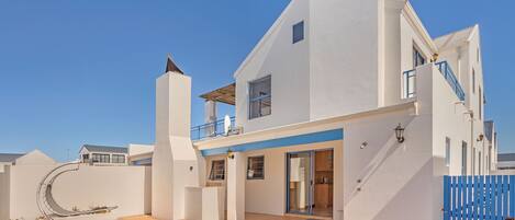 House (4 Bedrooms) | Front of property