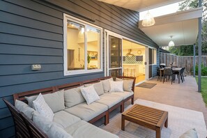 Outdoor dining - Tranquility and natural setting a short distance from town and beach (Dunsborough)