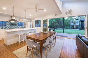 Dining - Tranquility and natural setting a short distance from town and beach (Dunsborough)