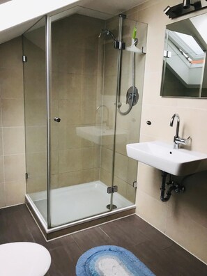 Shower - Gasthaus Felbermaier (Berg im Gau)