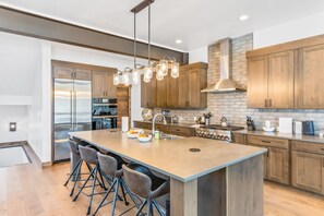 Fridge, microwave, oven, stovetop - Mountain home near gondola to ski resort with private hot tub & game/pub room (Steamboat Springs)