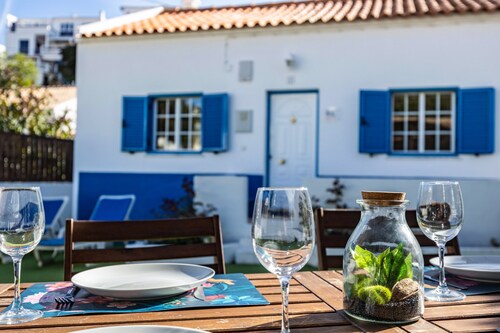 Holiday Home "Salema Beach House" with Wi-Fi