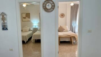 3 slaapkamers, een strijkplank/strijkijzer, gratis wifi, beddengoed