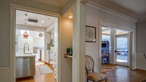 A spacious living room with a large window, a fireplace, and a view of the outside. - Gratitude Inn - Pacific Grove House - Downtown - Close to Beach (Pacific Grove)