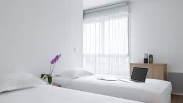 Comfort appartement | Een bureau, geluiddichte muren, een strijkplank/strijkijzer, gratis wifi