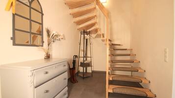 Ferienhaus am Angerplatz | Living area | 50-inch flat-screen TV with satellite channels, TV, heated floors