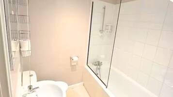 Combined shower/bathtub, hair dryer, towels