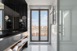 淋浴设施、大花洒淋浴喷头、环保洗浴用品、吹风机