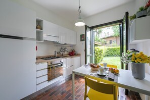 Family Townhome, Multiple Bedrooms, 2 Bathrooms, Mountainside (Residenza La Parusciola Pool and) | Private kitchen - Residenza La Parusciola Pool and Relax (Gignese)