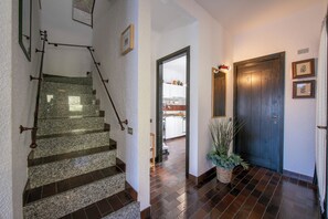 Family Townhome, Multiple Bedrooms, 2 Bathrooms, Mountainside (Residenza La Parusciola Pool and) | Interior