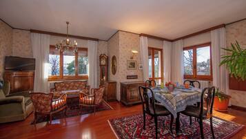 Villa Familiale, plusieurs chambres, 2 salles de bains (Villa La Verbanina Private Garden) | Salle de séjour