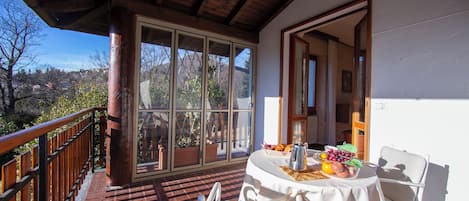 Family Villa, Multiple Bedrooms, 2 Bathrooms, Mountainside (Villa La Verbanina Private Garden) | Outdoor dining