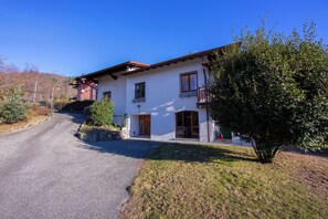 Family Villa, Multiple Bedrooms, 2 Bathrooms, Mountainside (Villa La Verbanina Private Garden) | Exterior