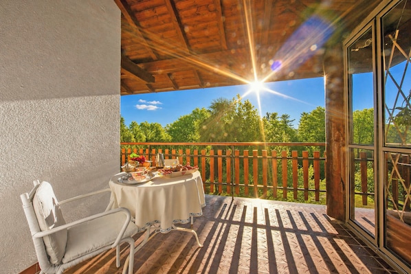 Family Villa, 3 Bedrooms, 2 Bathrooms, Mountainside (Villa La Verbanina Private Garden) | Outdoor dining