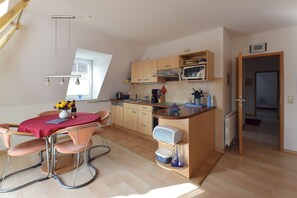 冰箱、微波炉、烤箱、炉灶