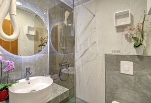 Leilighet (Deluxe One Bedroom Apt with Terrace) | Bad | Dusj og håndklær