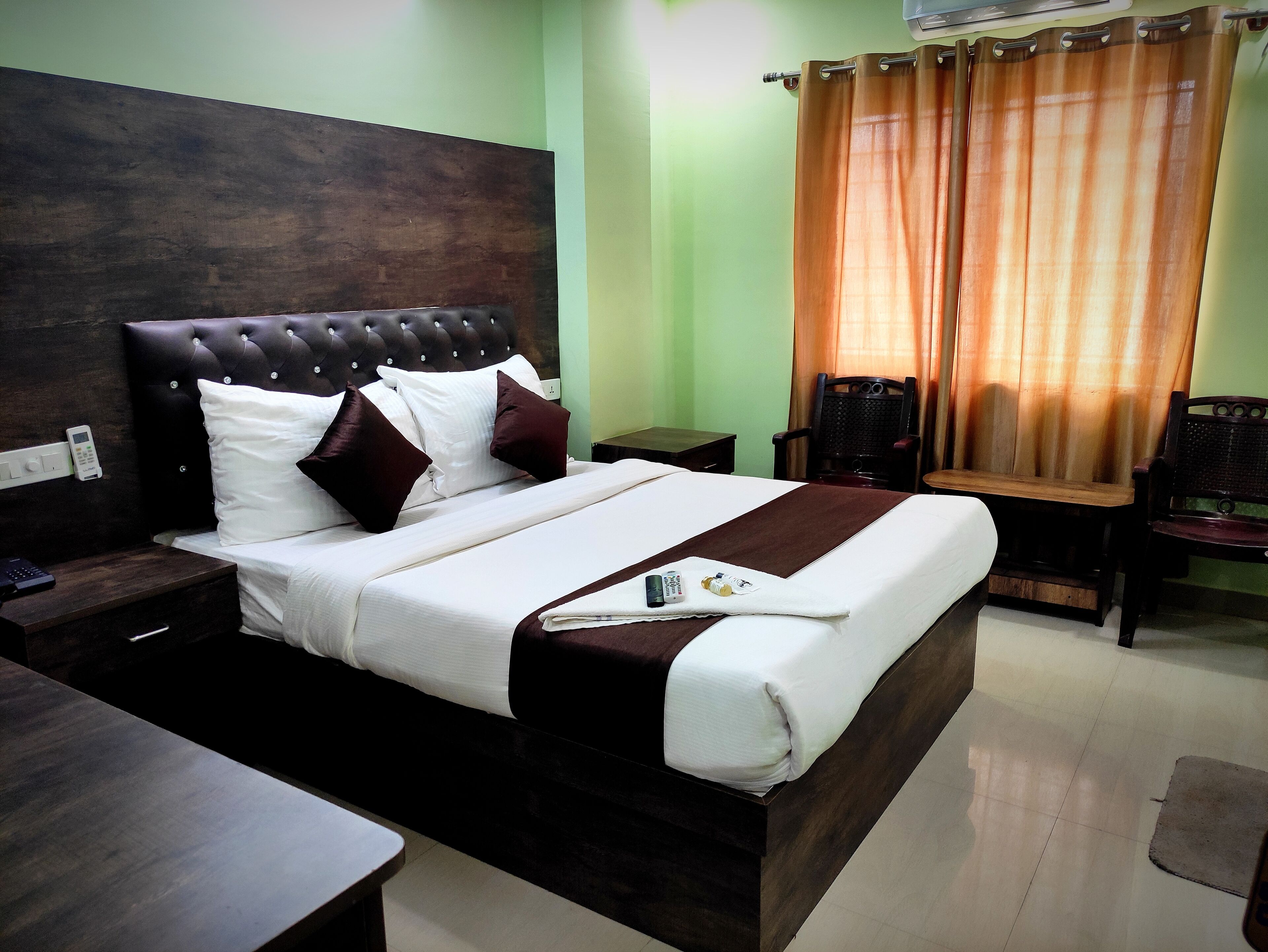 Desk, free WiFi, bed sheets