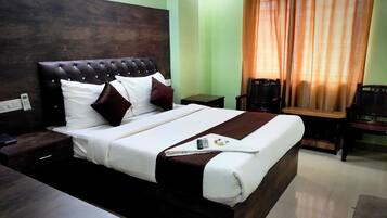 Schreibtisch, kostenloses WLAN, Bettwäsche