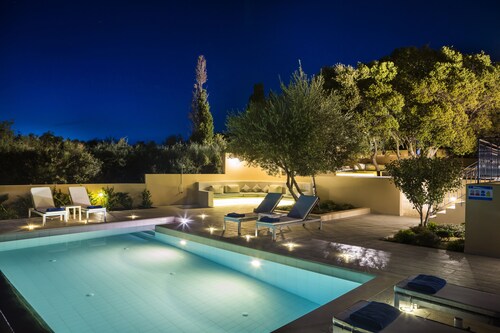 No1 Forget Me Not Villa with private pool in stunning location 