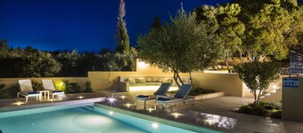 No1 Forget Me Not Villa with private pool in stunning location 