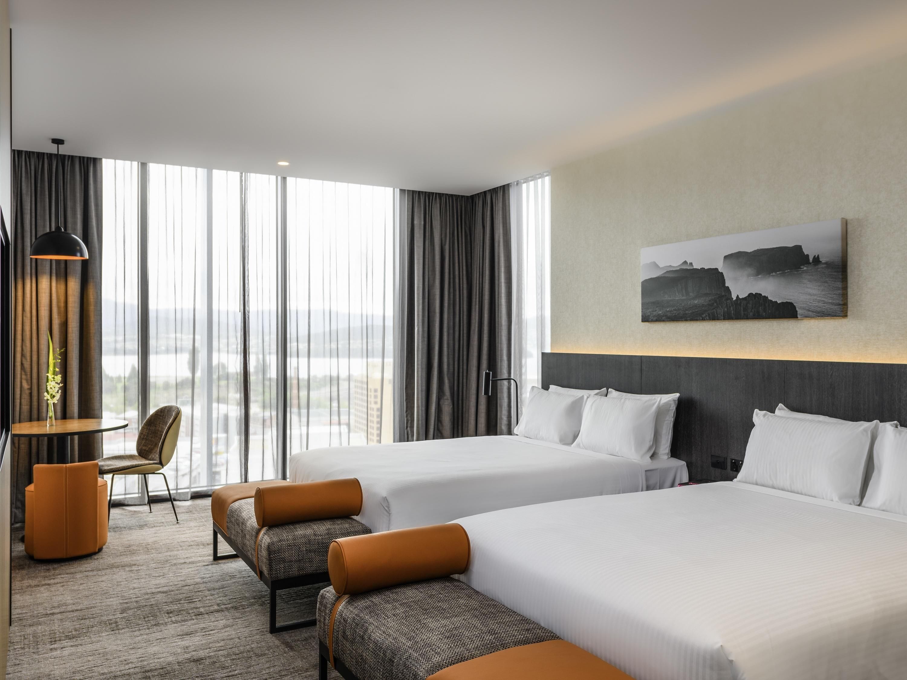 Deluxe-Zimmer, 2 Queen-Betten, Hafenblick | Hochwertige Bettwaren, Minibar, Zimmersafe, individuell dekoriert