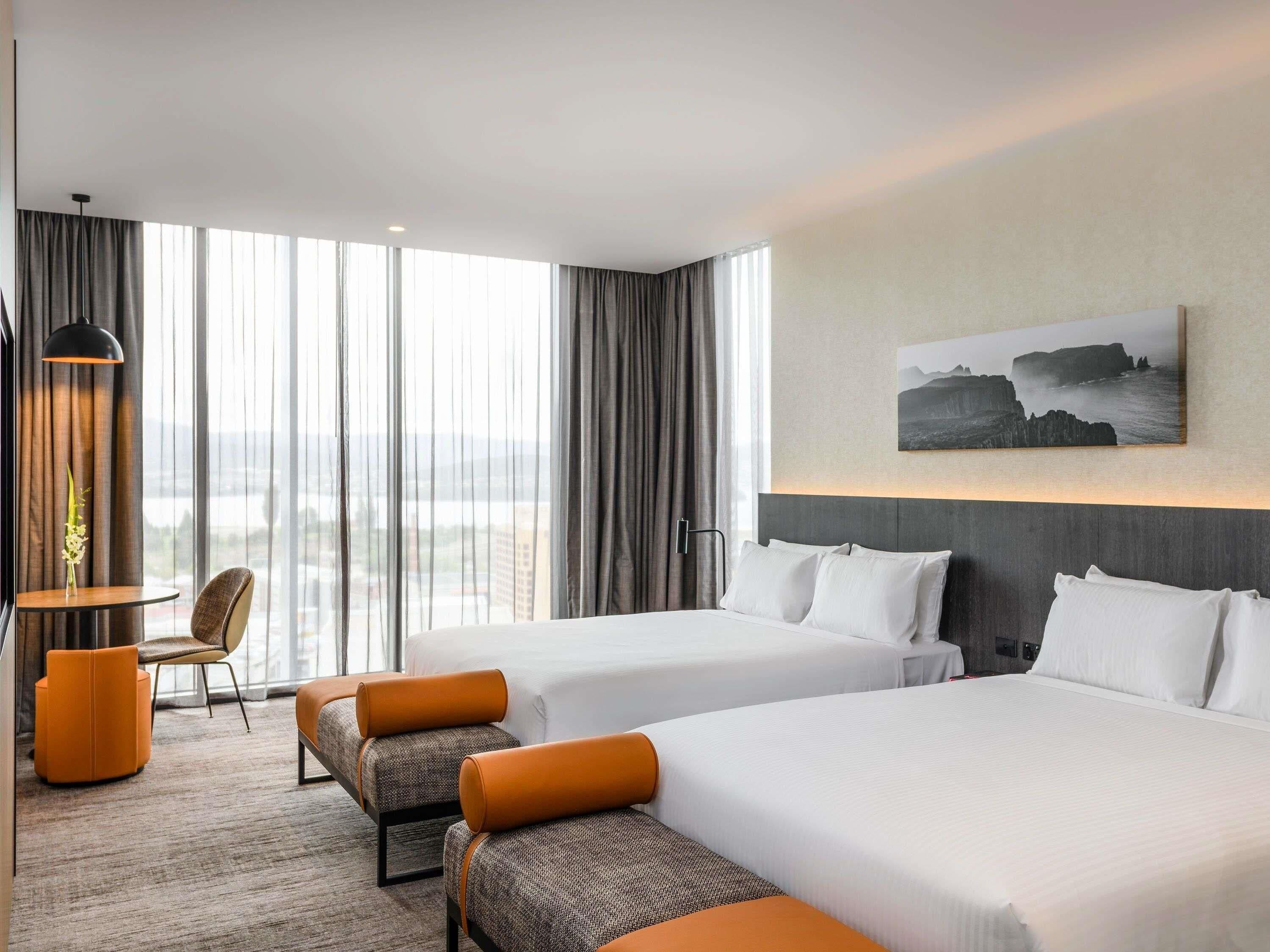 Ropa de cama de alta calidad y minibar 
