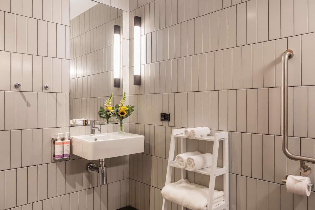 1 bedroom, premium bedding, minibar, in-room safe