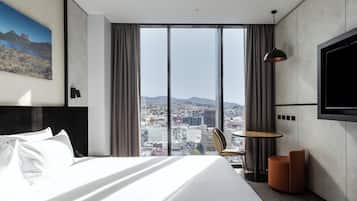 Habitación superior, 1 cama King size, vista a la ciudad | Vista a la ciudad