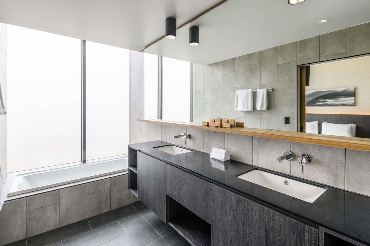 Ropa de cama de alta calidad y minibar