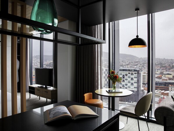 Literie de qualité, minibar, coffre-fort, décor unique