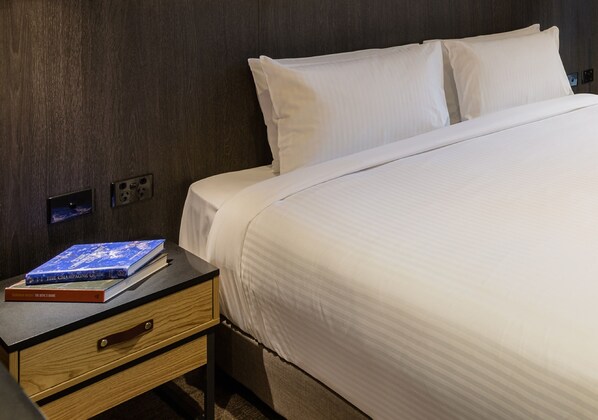 Hochwertige Bettwaren, Minibar, Zimmersafe, individuell dekoriert