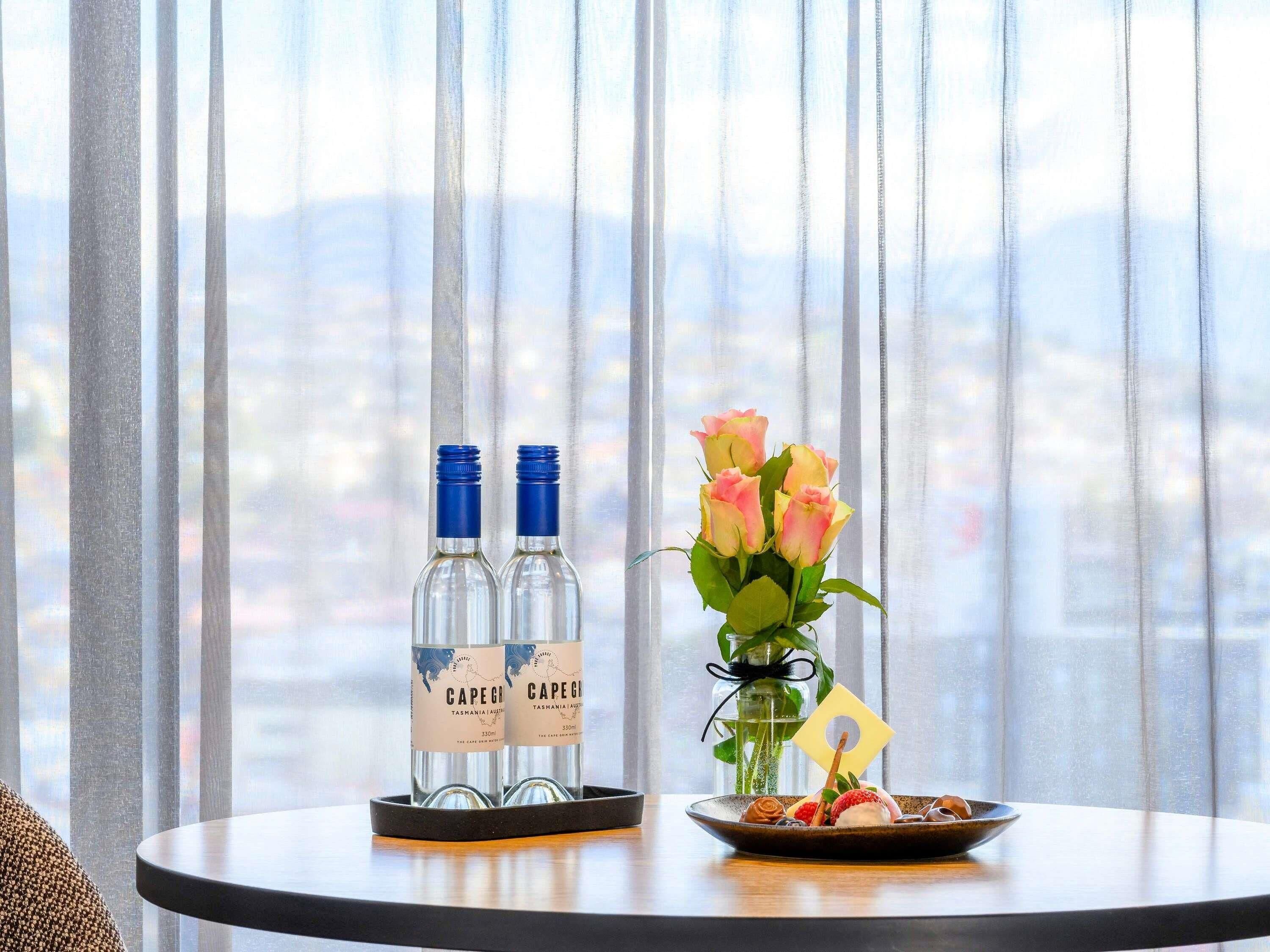 Ropa de cama de alta calidad y minibar 