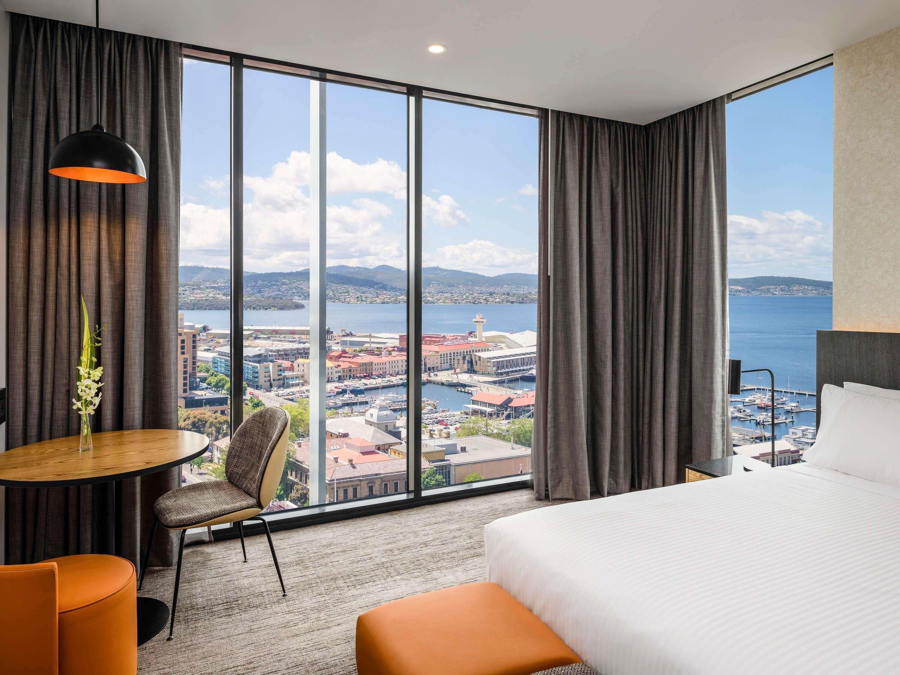 Habitación Deluxe, 2 camas de matrimonio, vistas al puerto | Ropa de cama de alta calidad, minibar, caja fuerte