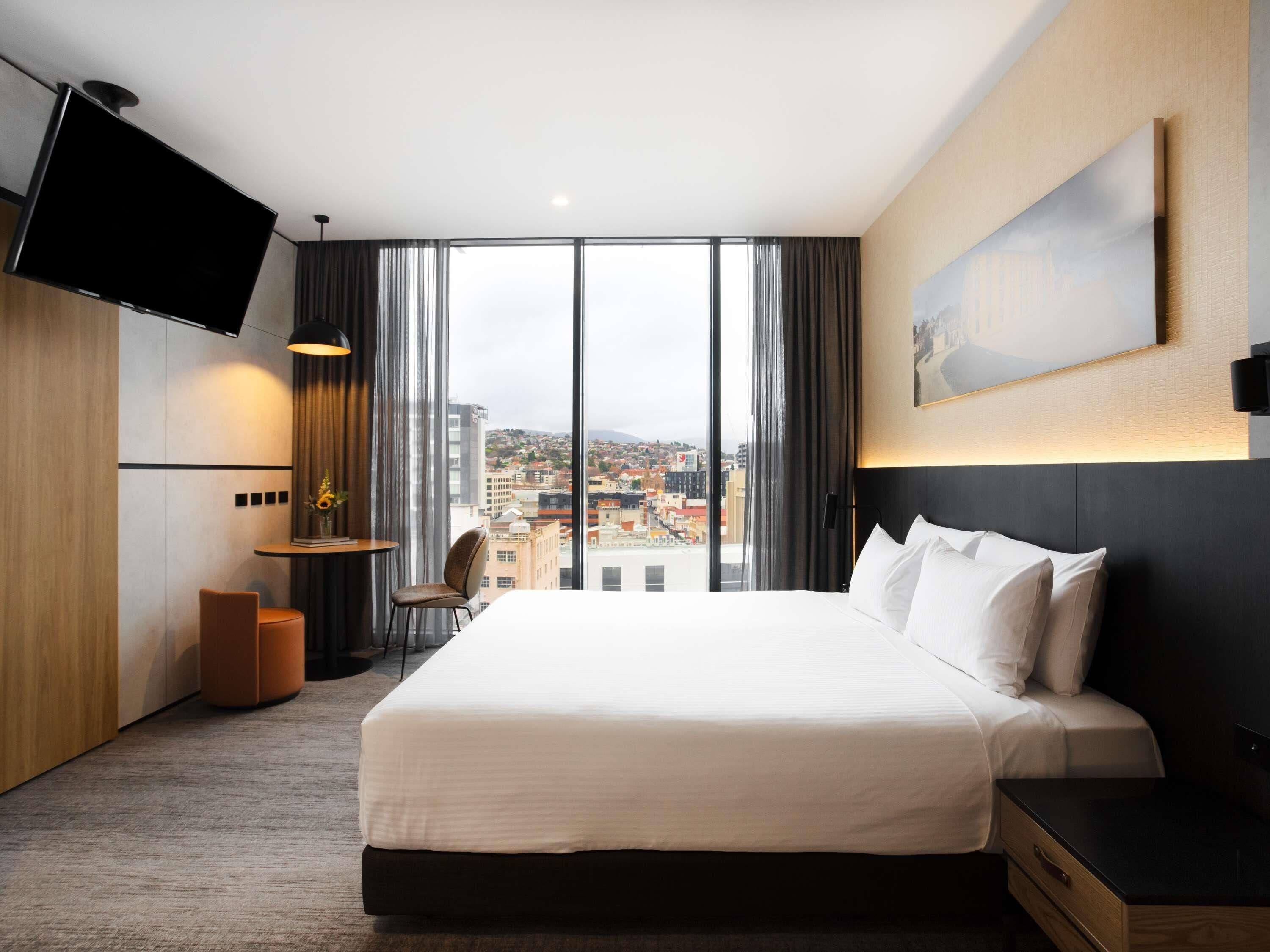 Superior Room, 1 King Bed, City View