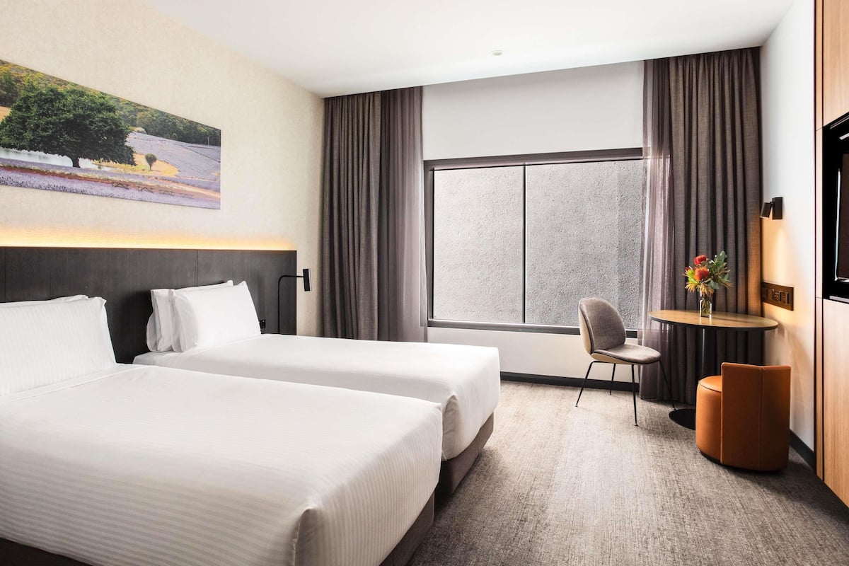 Classic Room, 2 Twin Beds (Interior Room) | Premium bedding, minibar, in-room safe, desk