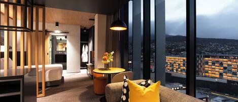 1 bedroom, premium bedding, minibar, in-room safe