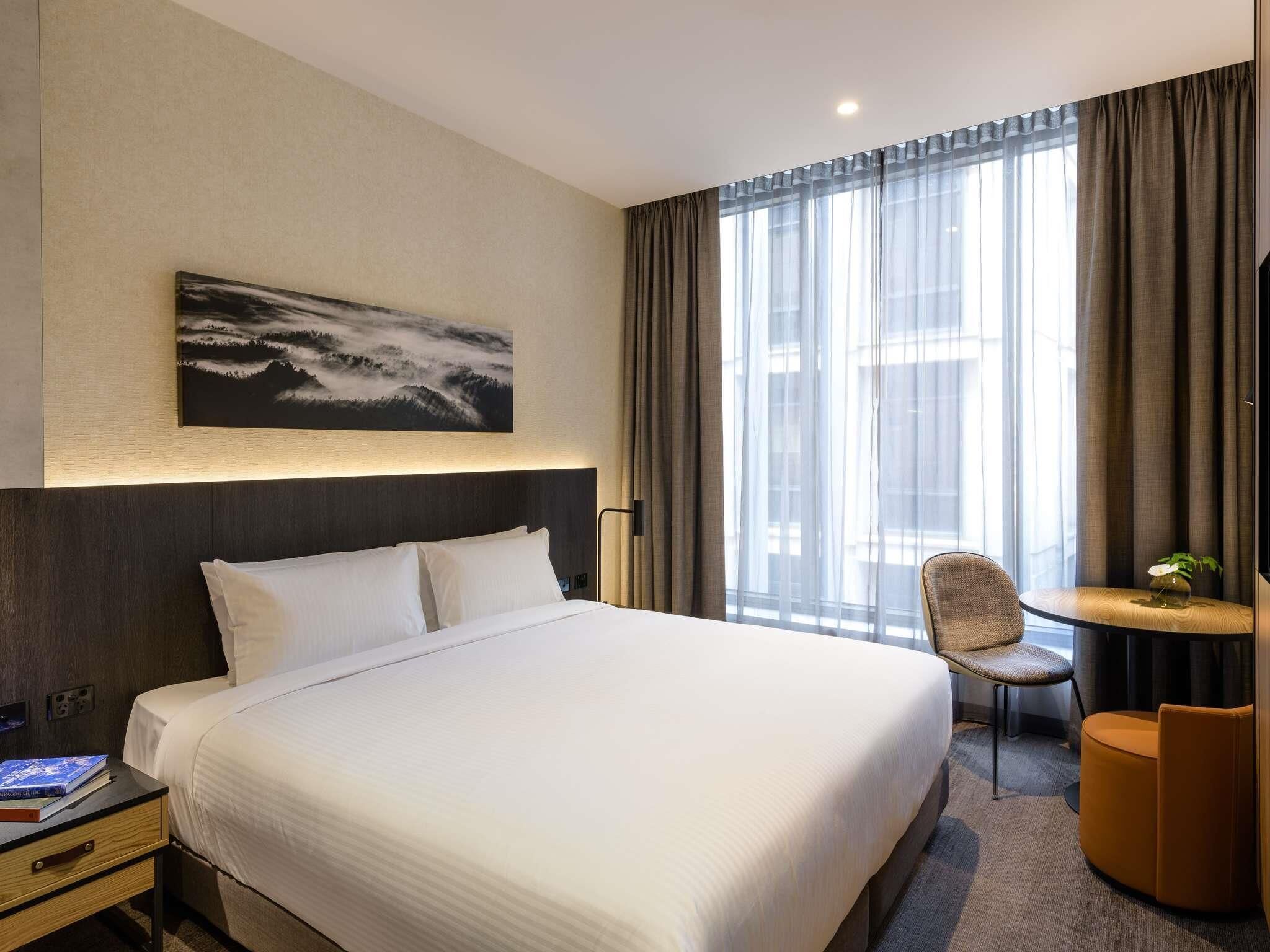 Classic Room, 1 King Bed | Premium bedding, minibar, in-room safe, individually decorated