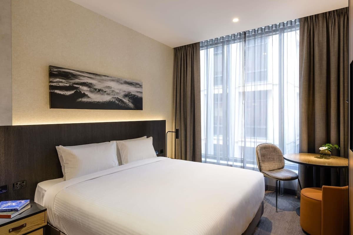 Classic Room, 1 King Bed | Premium bedding, minibar, in-room safe, individually decorated