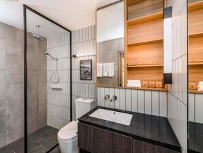 Ropa de cama de alta calidad y minibar 