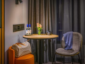Hochwertige Bettwaren, Minibar, Zimmersafe, individuell dekoriert