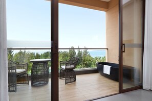 迷你吧、房內夾萬、書桌、隔音