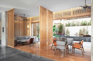 Lobby lounge