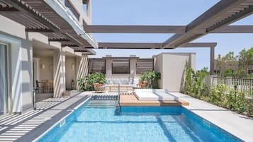 2 piscines extérieures