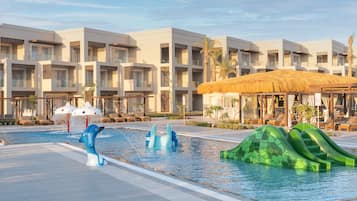 2 outdoor pools